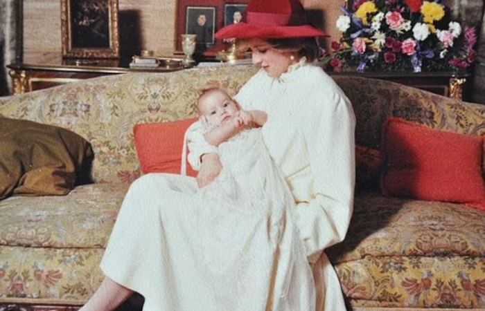 Принцесса Диана со своей крестницей Эдвиной - дочерью Натальи и Джеральда Гросвеноров / Фото: tovima.gr