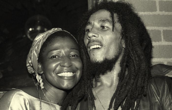 Заводил любовниц везде, где выступал, а жену звал сестрой: Почему супруга Боба Марли считала его ангелом