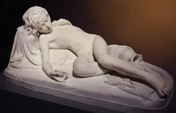 Скульптура Джованни Страццы Спящий мальчик Скульптура Джованни Страццы Спящий мальчик