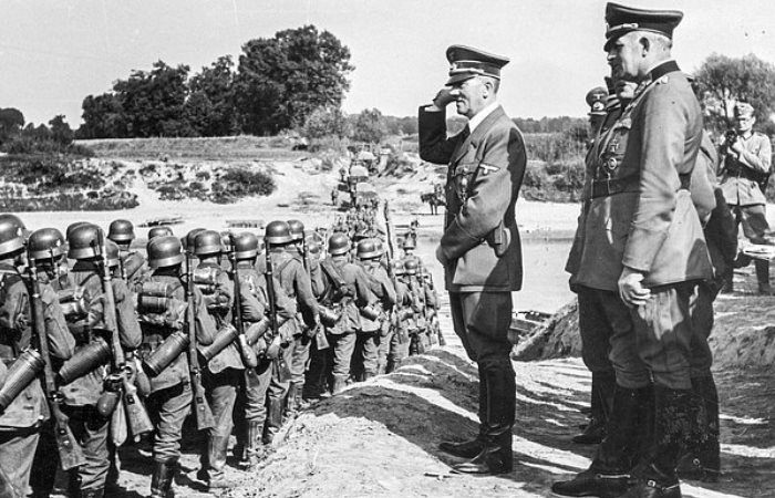 Гитлер мечтал о статусе великой и могущественной державы для Германии/ Фото: lenta.ru