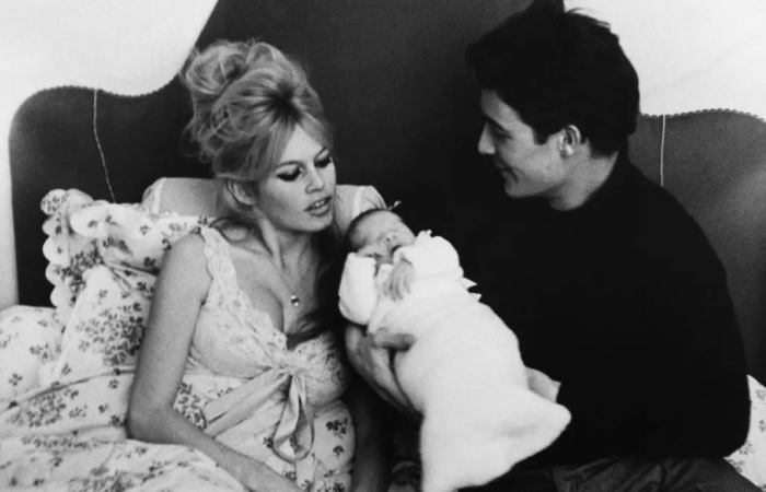 Жак Шарье и Бриджит Бардо с ребенком