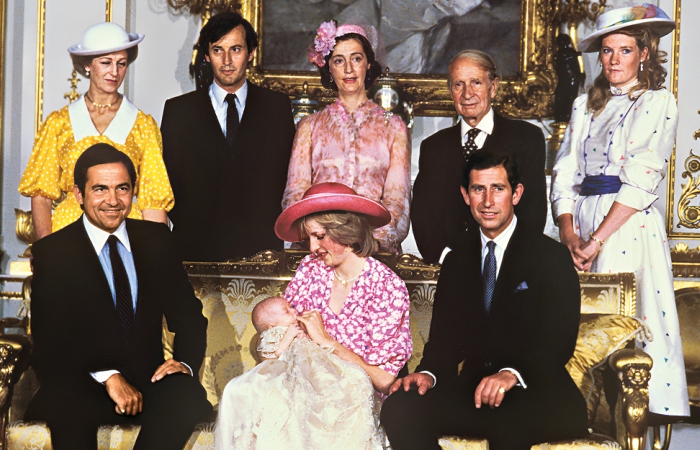 Принц Чарльз и Диана в день крещения своего первенца Уильяма, в первом ряду справа - его крестная Наталья Гросвенор/ Фото: tovima.gr