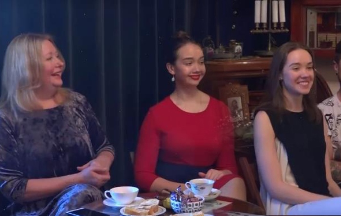 Светлана Рябова с дочерьми Светлана Рябова с дочерьми