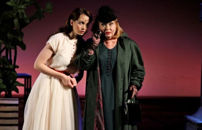 Екатерина Рябова в спектакле Свидание в Москве вместе со своей мамой Светланой Рябовой