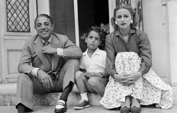 Александр в детстве с родителями