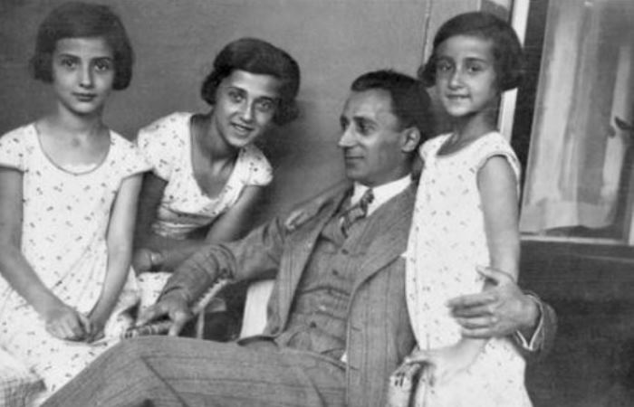 Анита Ласкер с отцом и сестрами