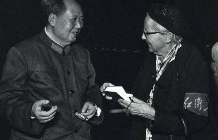 Анна Луиза Стронг с Мао Цзэдуном Анна Луиза Стронг с Мао Цзэдуном