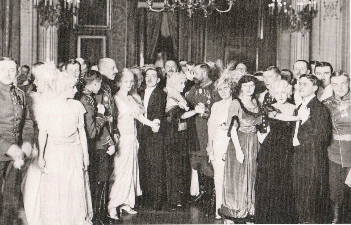 Балы во дворце Шуваловых Балы во дворце Шуваловых