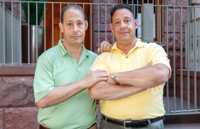 Бобби и Дэвид после смерти третьего брата