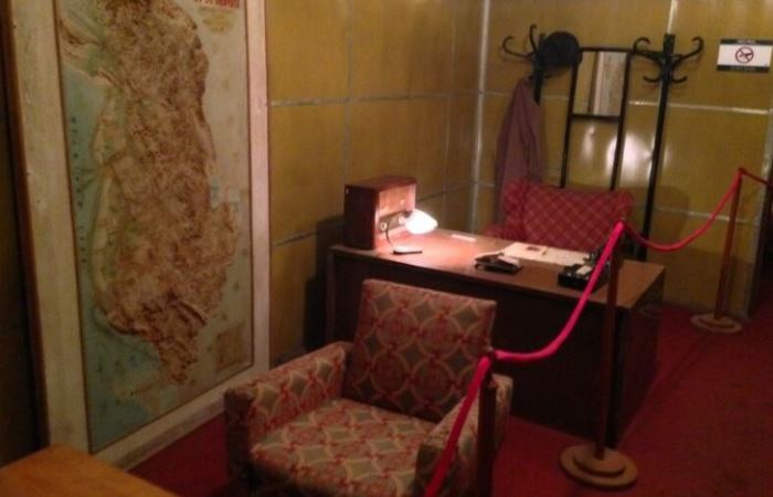 Кабинет Ходжи, оборудованный в подземном бункере