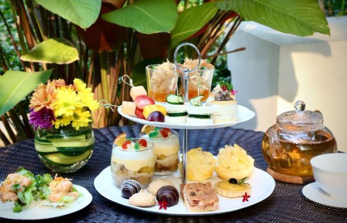 Стол для чаепития должен быть красиво сервирован / Фото: gourmetbangkok.com