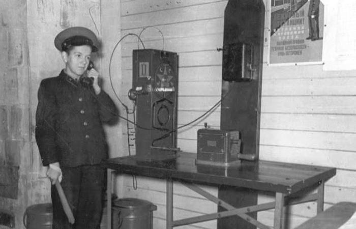 Дежурный на детской железной дороге