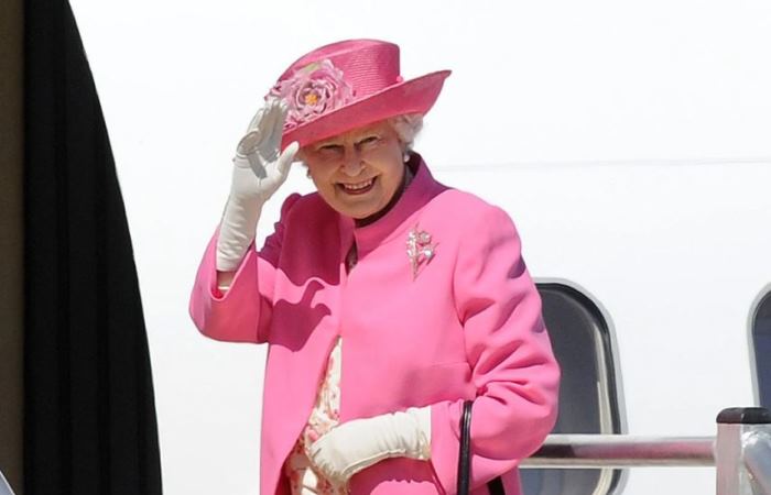 На чем путешествовала по миру королева Елизавета II, и Как выглядели ее личные покои в разном транспорте