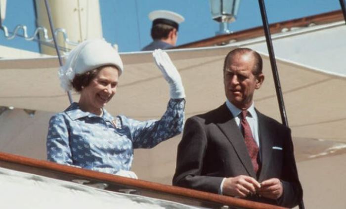 Королева Елизавета II и принц Филипп на яхте Королева Елизавета II и принц Филипп на яхте