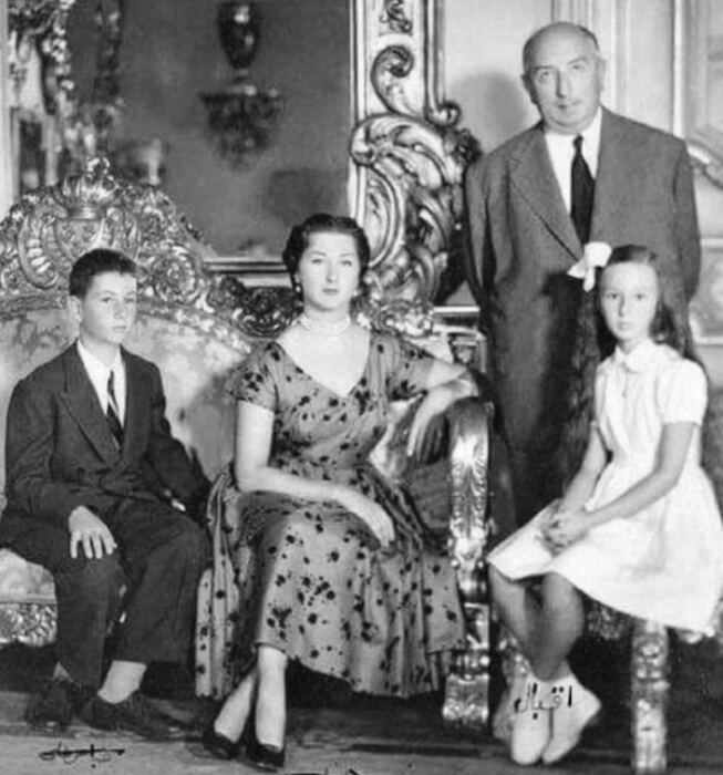 Фатьма Неслишах и принц Мухаммад с детьми