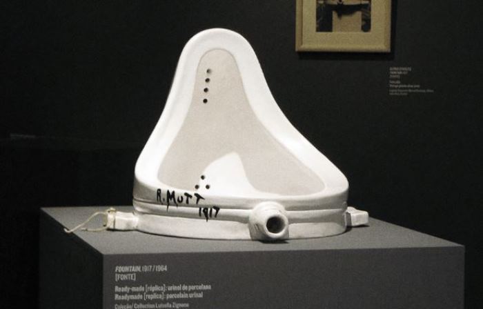 Скульптура Дюшампа Фонтан