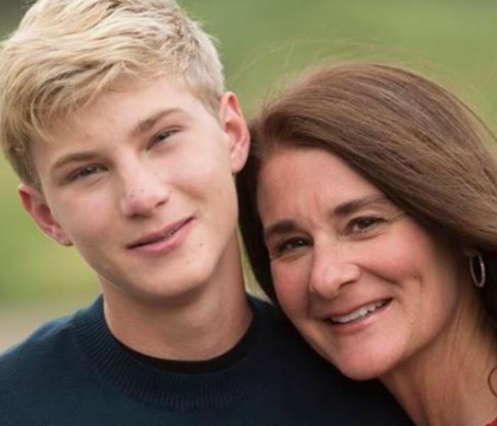 Рори Джон Гейтс со своей матерью Мелиндой