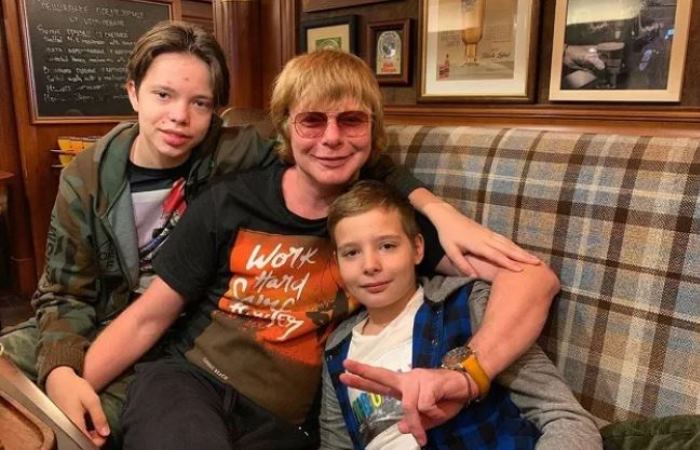 Андрей Григорьев-Апполонов с сыновьями