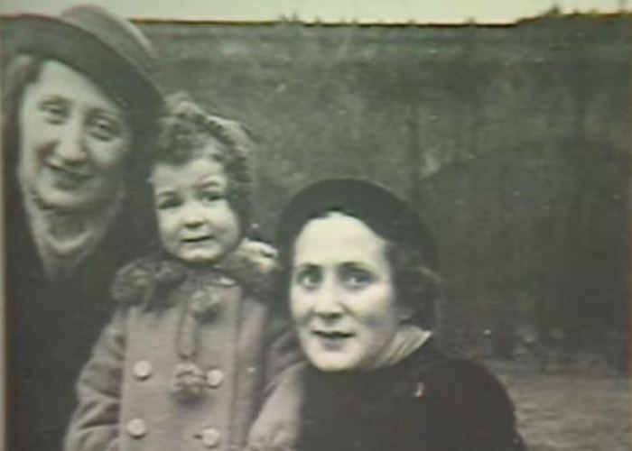 Хесси с мамой и тетей в Берлине