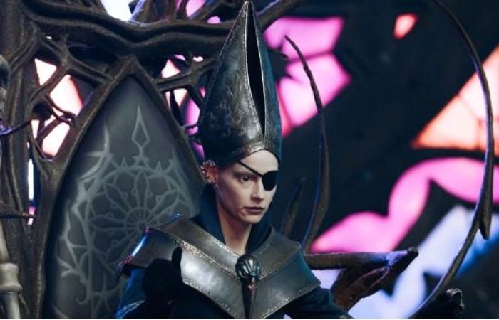 Светлана Ходченкова в роли ведьмы Бастинды Светлана Ходченкова в роли ведьмы Бастинды