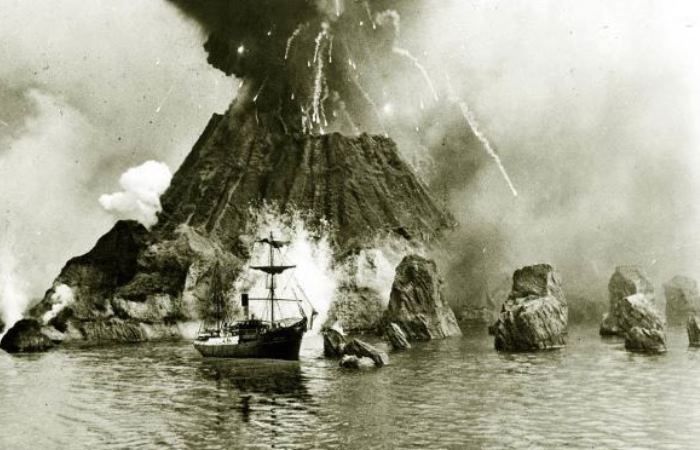 Самый громкий и смертоносный звук в истории, который в 1883 году облетел планету четыре раза: Какие сюрпризы снова готовит остров Кракатау 
