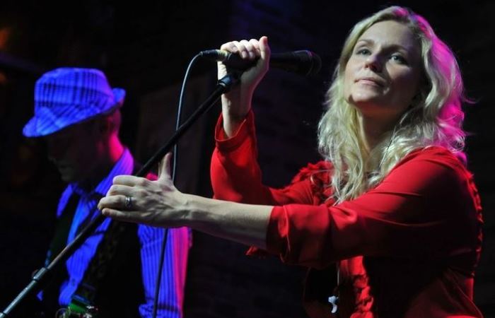 Катя Гордон на сцене Катя Гордон на сцене