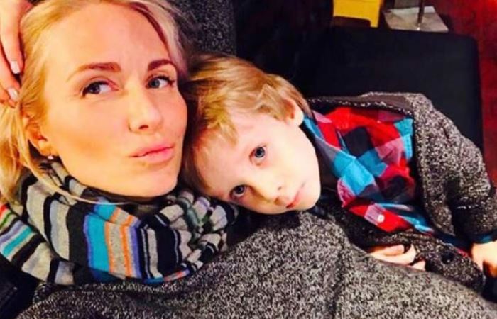 Катя Гордон со своим старшим сыном Даней Катя Гордон со своим старшим сыном Даней