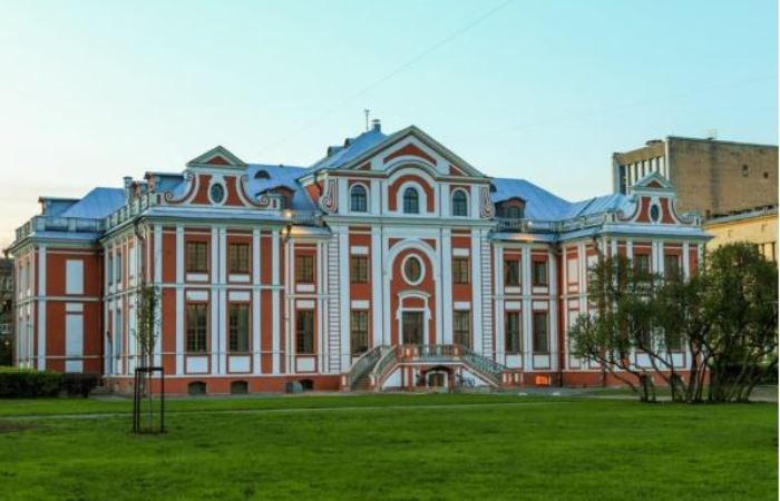 Кикины палаты в Санкт-Петербурге, в которых сейчас расположен музыкальный лицей / Фото: prousadbi.ru