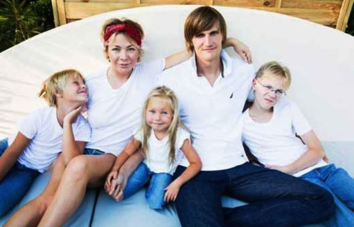 Мария Лопатова со вторым мужем Андреем Кириленко и детьми