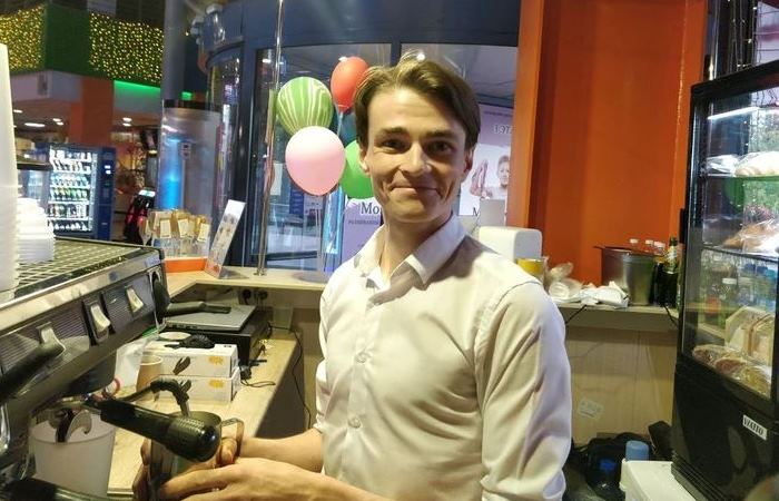 Родился в лесу, жил в землянке, вышел к людям в 20 лет, а сейчас - бизнесмен в Москве: История алтайского Маугли