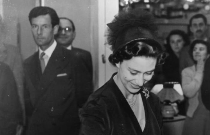 Принцесса Маргарет и Питер Таунсенд на заднем плане