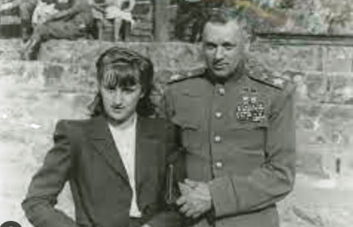 Константин Рокоссовский со своей дочерью Ариадной Константин Рокоссовский со своей дочерью Ариадной