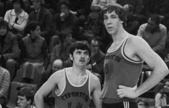 Александр Сизоненко во время игры в Строителе