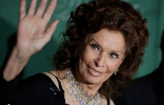 Даже в 90 лет Софи Лорен выглядит потрясающе