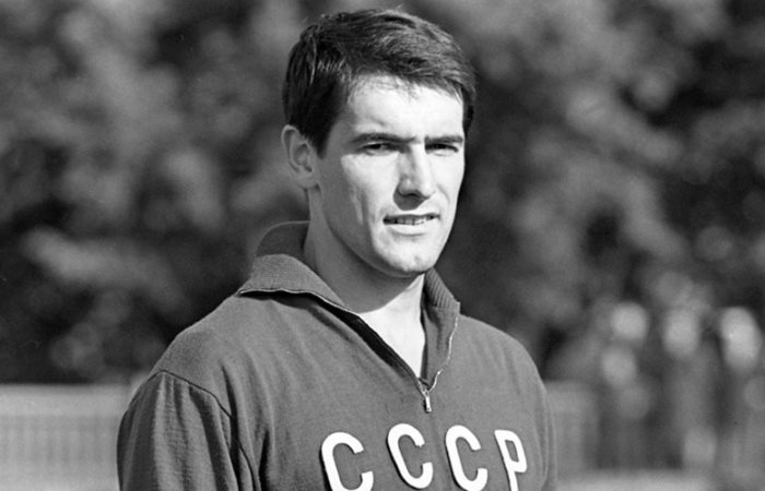 Ухлестывал за Софи Лорен, приглянулся Елизавете II, а дома устраивал пьяные скандалы: Из-за чего попал в психушку футбольный гений Валерий Воронин