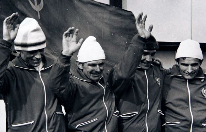 Вячеслав Веденин с командой советских лыжников