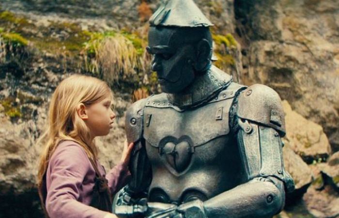 Кадр из фильма: Элли и дровосек Кадр из фильма: Элли и дровосек