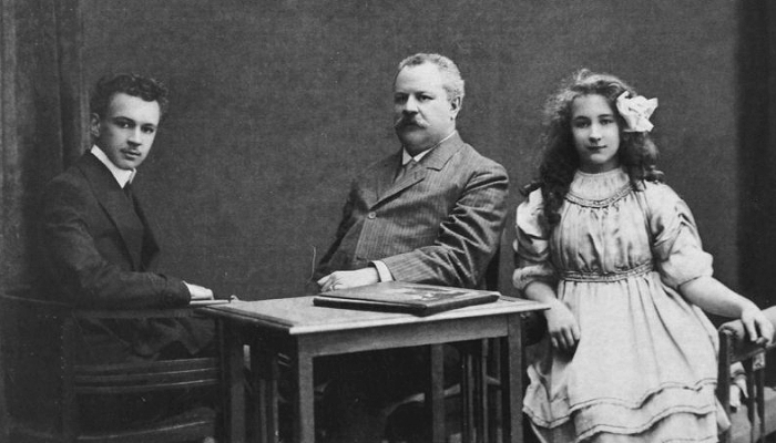 Николай Второв с детьми - сыном Борисом и дочерью Ольгой