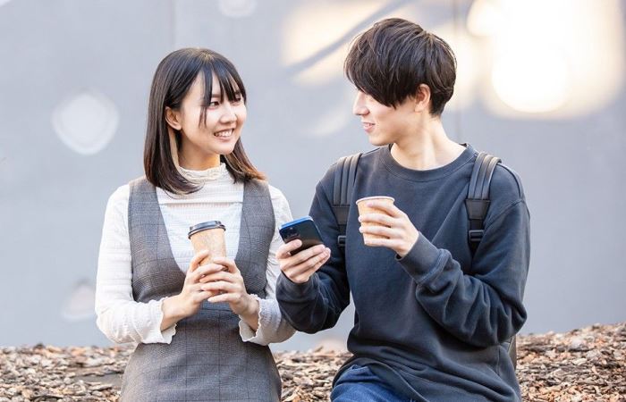 Во время первых свиданий дотрагиваться до девушки недопустимо