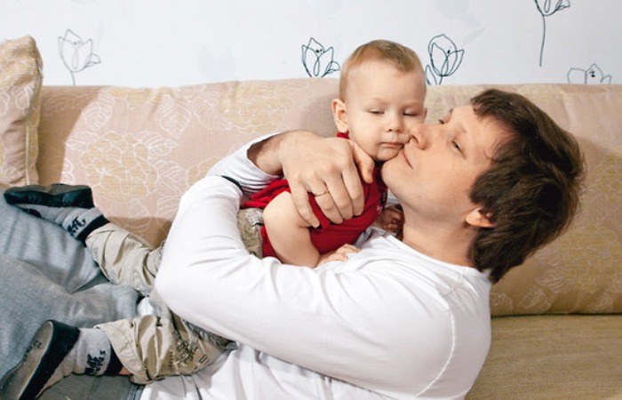 Олег Андреев с сыном. / Фото: 7days.ru