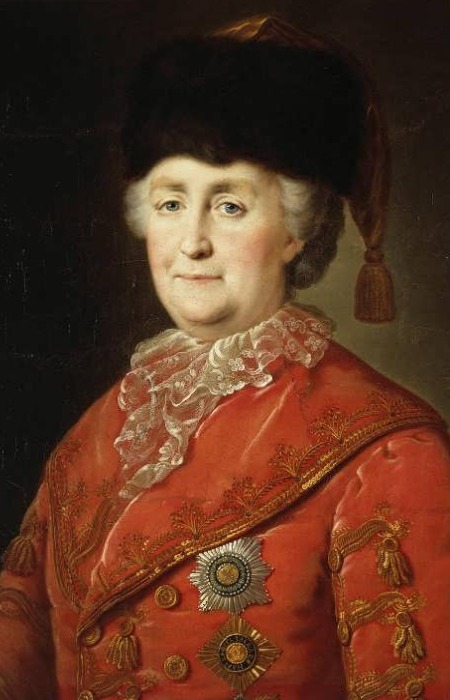 Екатерина 2 в шапке. Екатерина 2 в шапке.