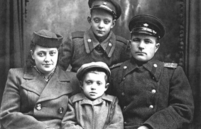 Лев Перфилов в детстве. / Фото: www.shkarec.ru