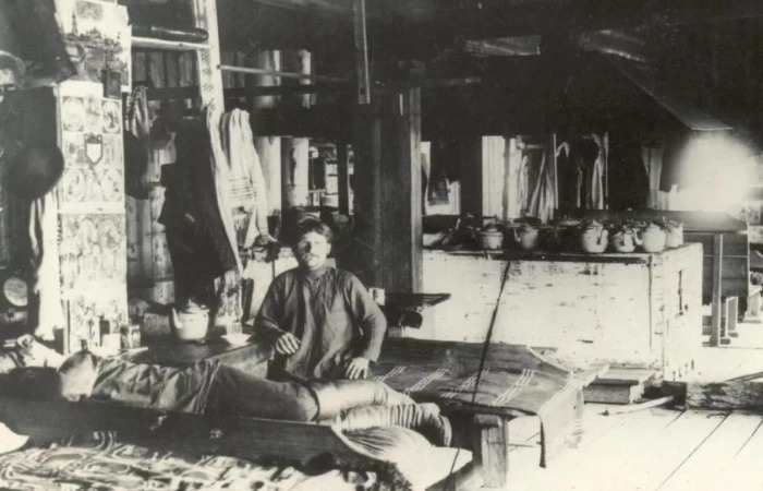 Бараки для рабочих.