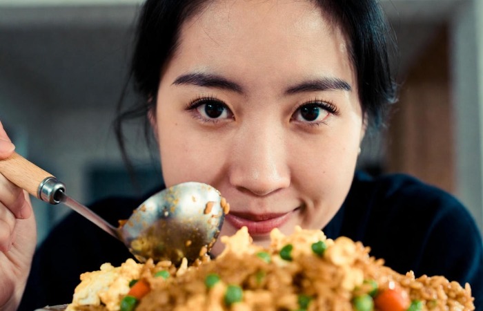 Блюдо жареный рис с яйцом. Блюдо жареный рис с яйцом.