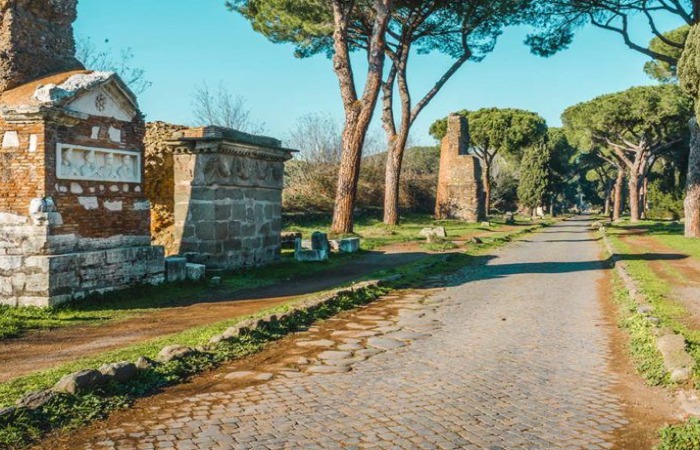 Аппиева дорога, построенная 2 тысячелетия назад. Аппиева дорога, построенная 2 тысячелетия назад.