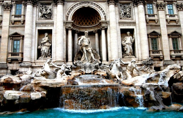 Фонтан Треви в Италии.