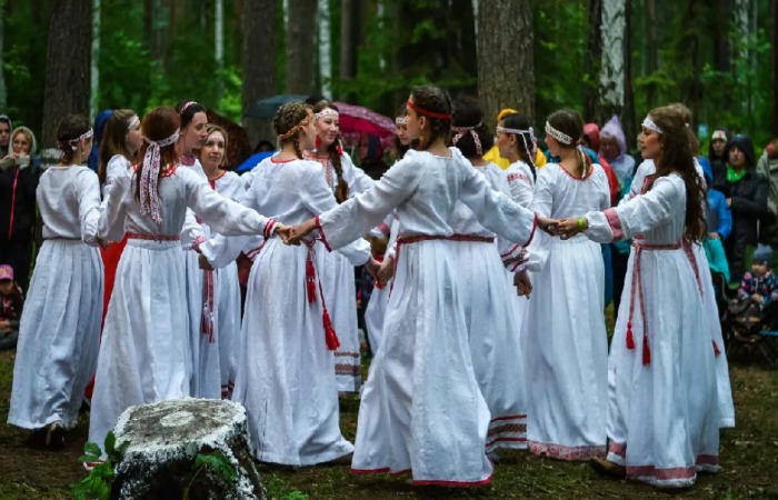 Энергетическая воронка в многоярусном хороводе. / Фото: cont.ws