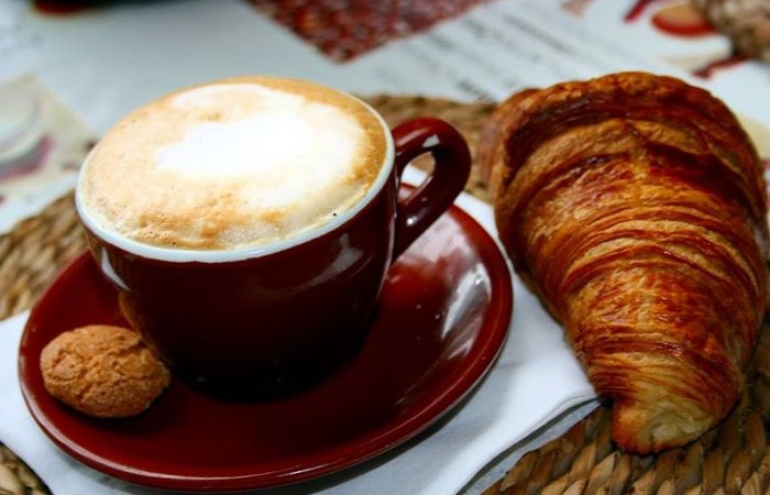 Завтрак итальянца с капучино.