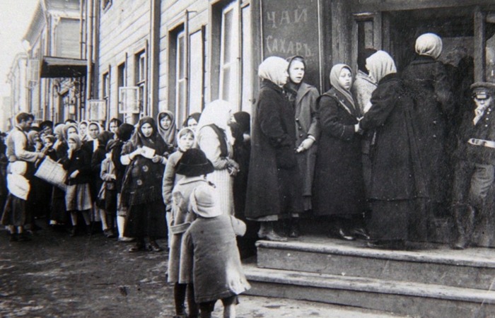 Очередь за продуктами.