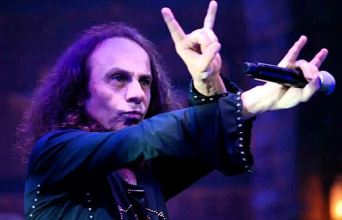 Жест коза у рокеров - Ронни Джеймса.